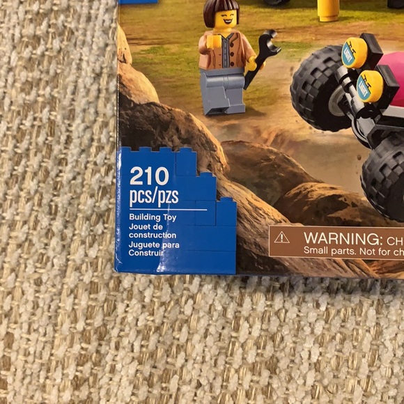 LEGO City 60288 Race Buggy Transporter Building Kit (210 Pieces) New and Sealed - Picture 4 of 4